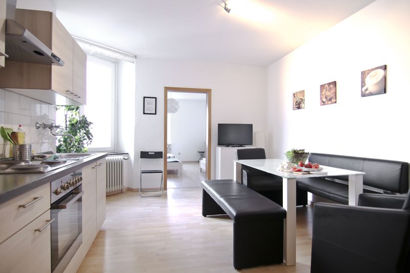 Schöne, helle 2-Zimmerwohnung, komplett möbliert